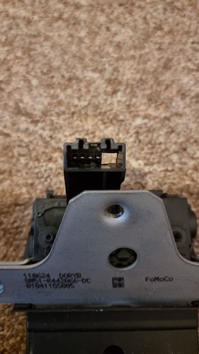 FORD FOCUS ESTATE Rear Boot Catch 2015 Brand New Genuine - Picture 3 of 5