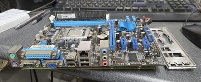Asus P8H61-M LX Rev. 1.0 LGA1155 Motherboard w/i3-2120 3.3GHz CPU CPU, 4GB & I/O