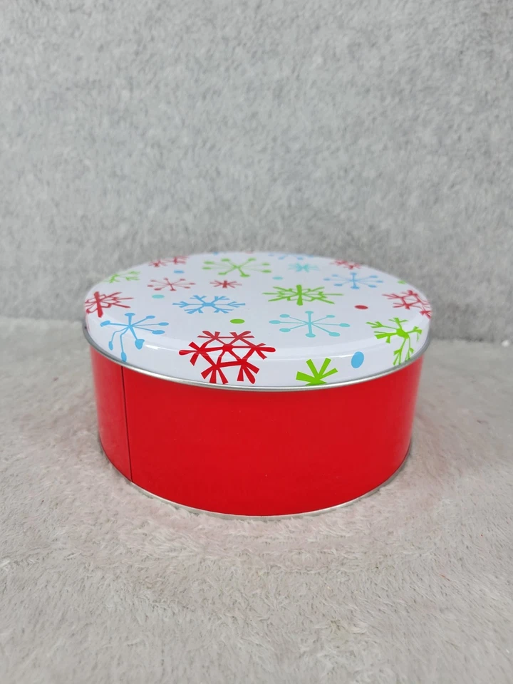 Contenedor redondo de lata de caramelo de galletas navideñas escamas rojas 6" X 2,5" Foto 4 de 4