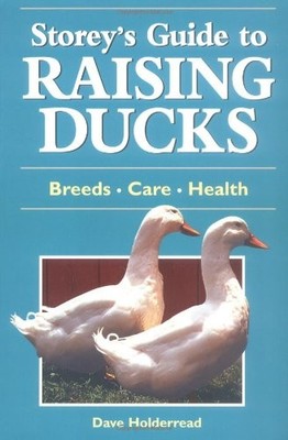 Raising Ducks - Dave Holderread, Storey Publishing, LLC, Book