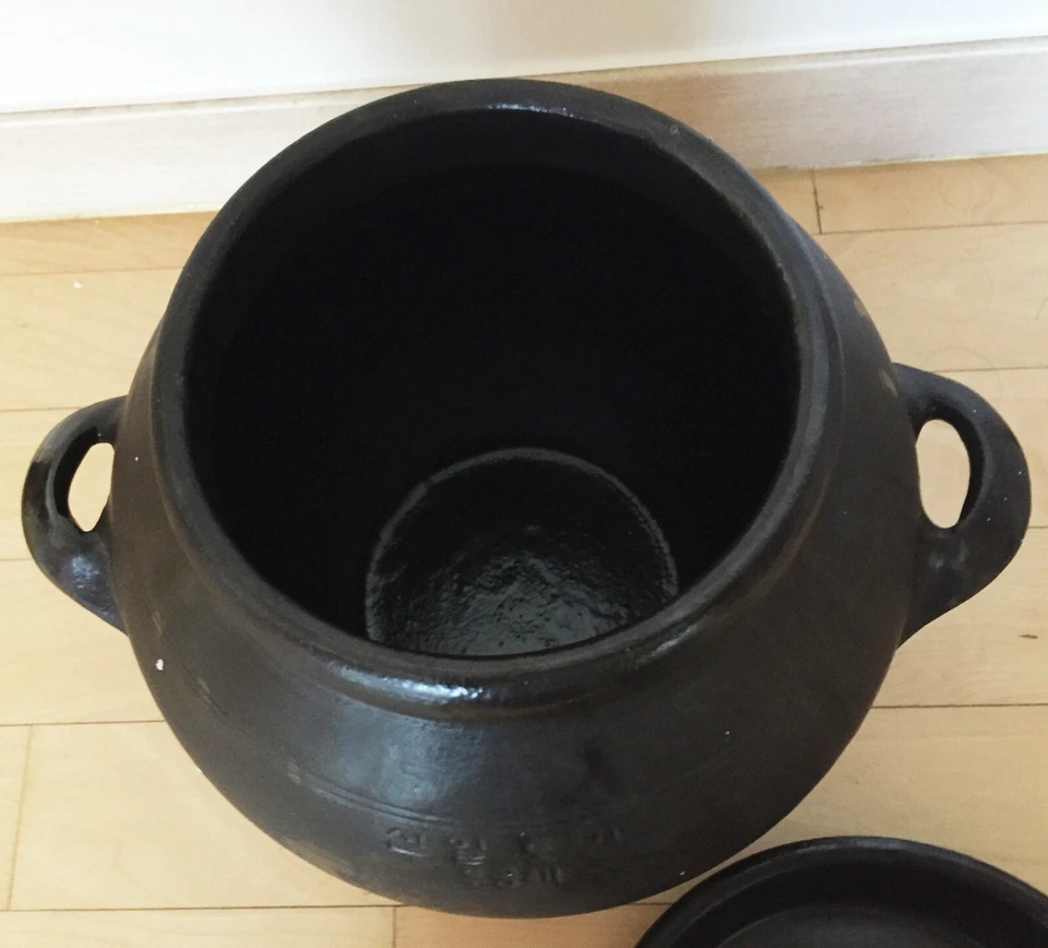 11 Liter Onggi Pottery Pot Food Container for Kimchi, Food fermentation  - Image 4 of 4