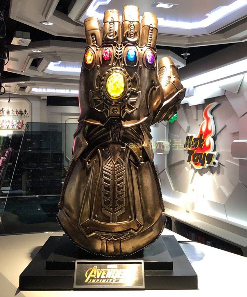 HotToys LMS006 1:1 Avengers: Infinity War Thanos Infinity Gauntlet Statue  LED