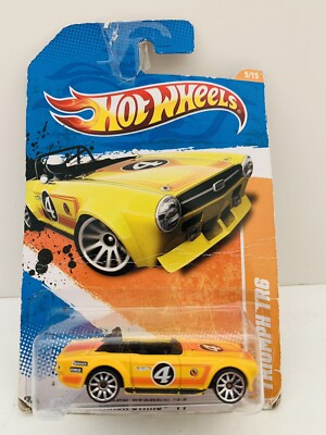 Hot Wheels Track Stars '11 *70/244* Triumph TR6 Car Figure (5/15