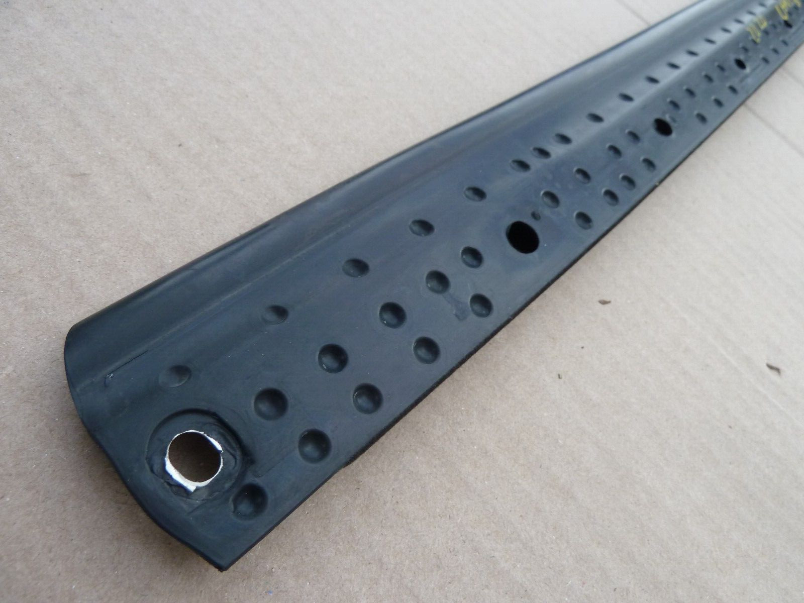 LAMBORGHINI HURACAN PASSENGERS DOOR GLASS RIGHT BELT MOLDING DEFLUXION SEAL