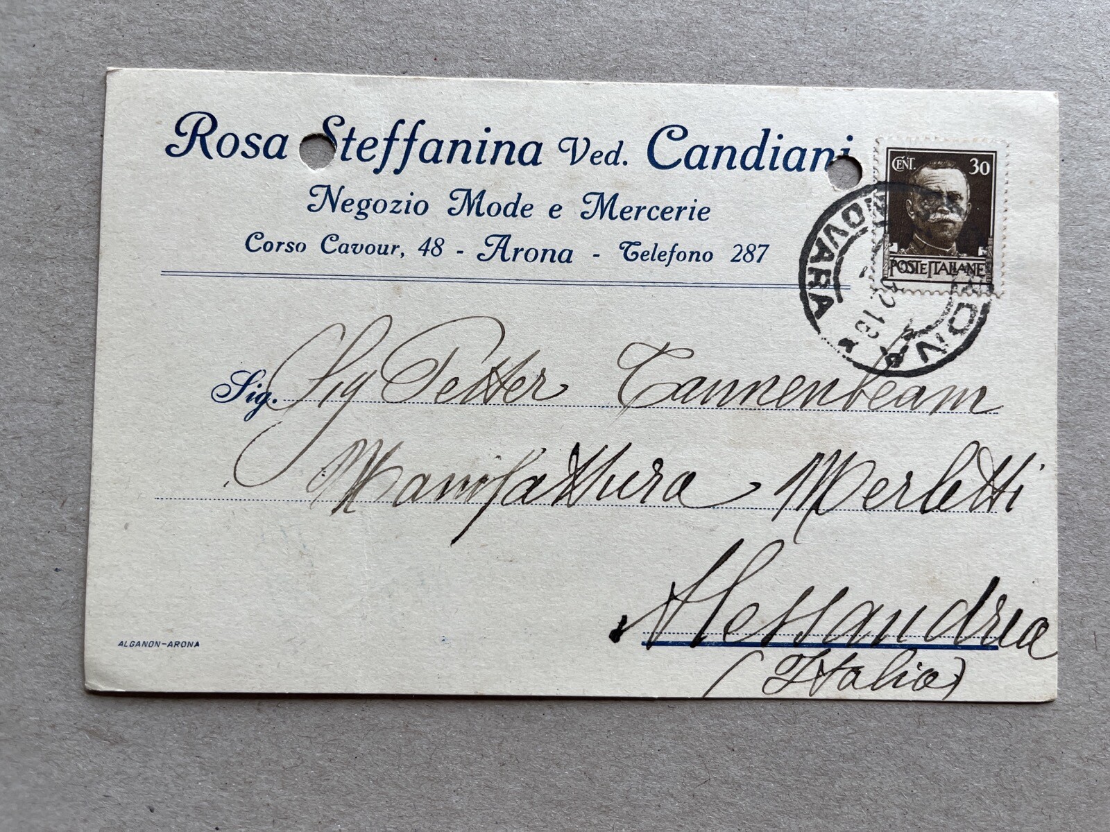 Zm) Cartolina formato piccolo Arona Verbania negozio moda 1932 forata