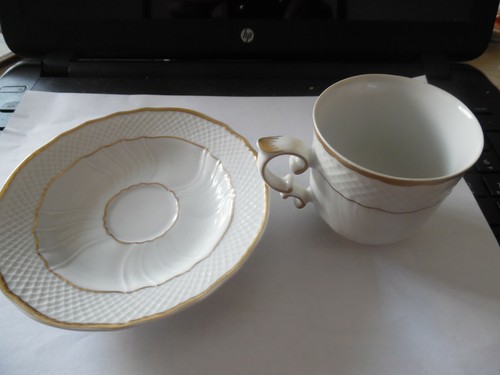 Hollohaza Hungary schöne Teetasse & Untertasse weiß mit Goldrand Vintage