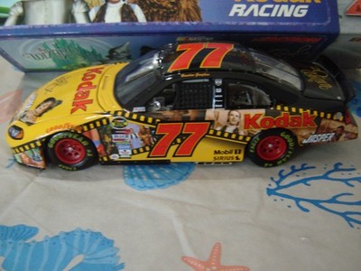 77 ROOKIE Brendan Gaughn KODAK / THE WIZARD OF OZ Dodge 2004