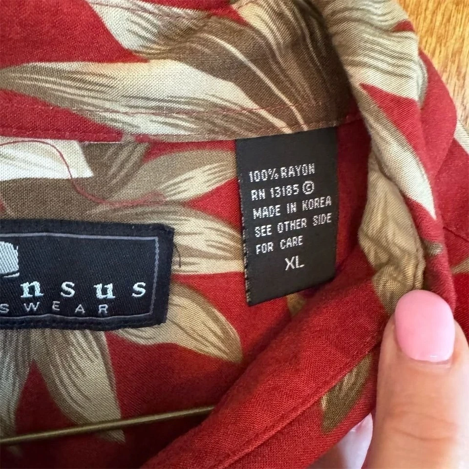 Consensus Sportswear Men's XL Burgundy Floral Hawaiian Shirt Resort Style Cruise - Image 4 of 4