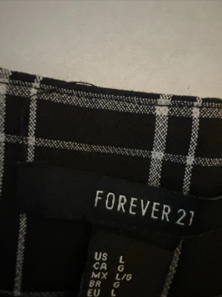 女士 Forever 21 连衣裙短裤无瑕疵黑色白色条纹设计 — 第 2/4 张图片