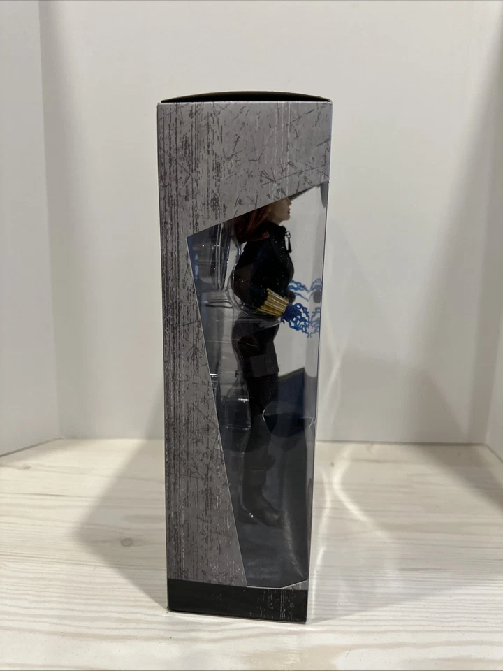 FIGURA DE ACCIÓN PREMIUM VIUDA NEGRA Disney Store Marvel Avengers Ultimate Series Foto 2 de 4