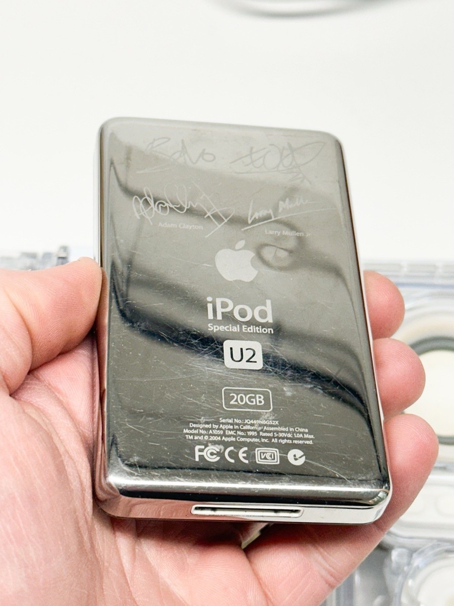 Apple iPod classic 4th Generation U2 Special Edition Black/Red (20