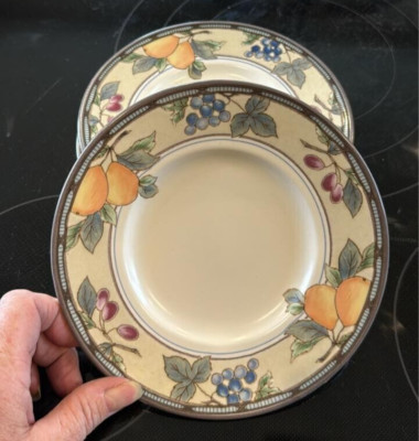 2 Mikasa Intaglio Garden Harvest 6 1/2'' Bread Plates CAC Fruit Pear Berry PERFEC