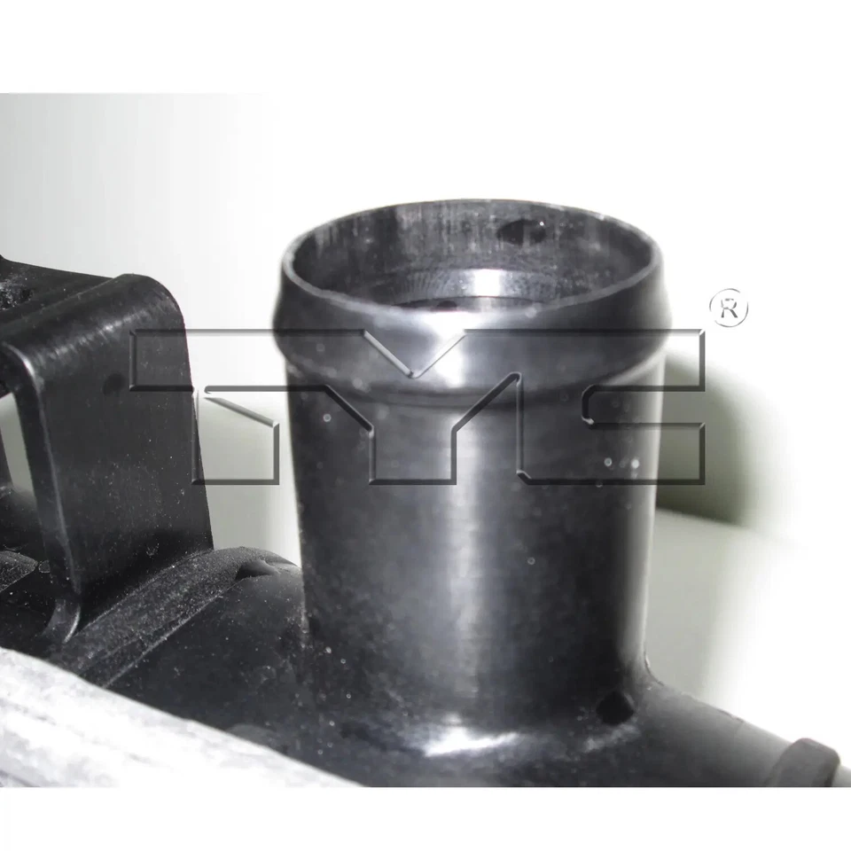 Conjunto de radiador TYC 13462 para Chevrolet Corvette 14-19 Foto 4 de 4