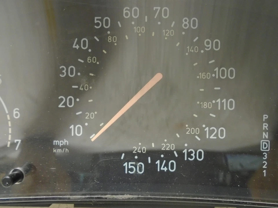 99 00 01 Saab 9-5 medidor de velocidade instrumento cluster 144K fabricante de equipamento original 69795-890T - Imagem 2 de 4