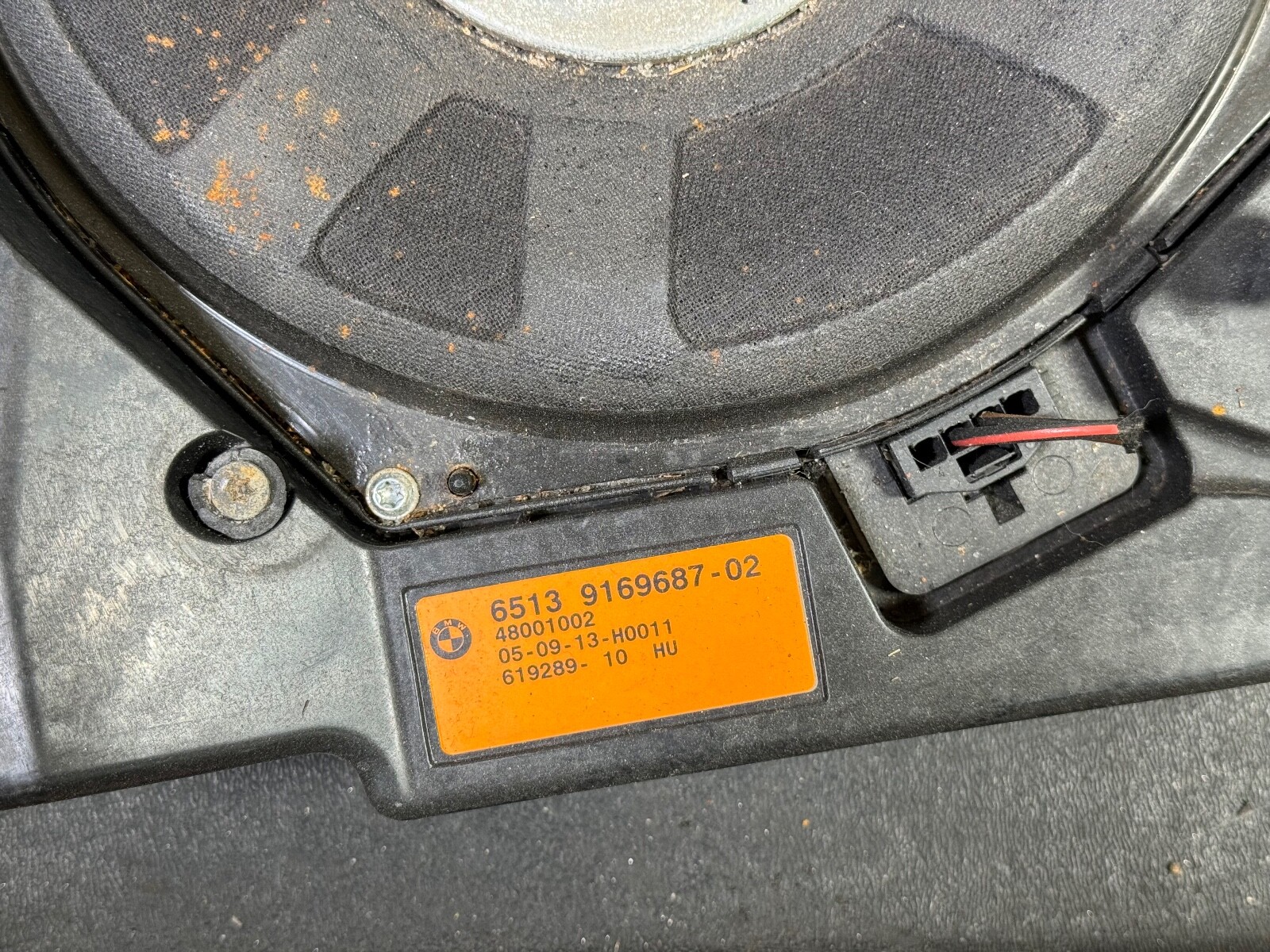 1116 BMW F10 M5 5 SERIES LEFT FLOOR UNDER SEAT SUBWOOFER HARMAN KARDON