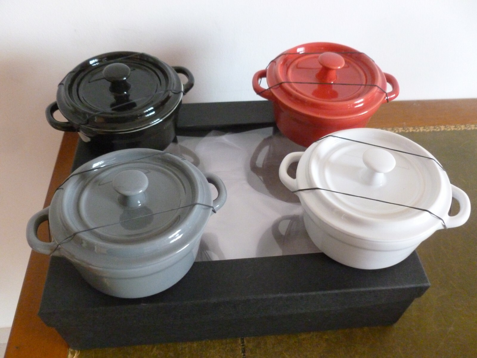 4 mini cocottes colorées en céramique de 10cm pour vos repas conviviaux en famille - 3