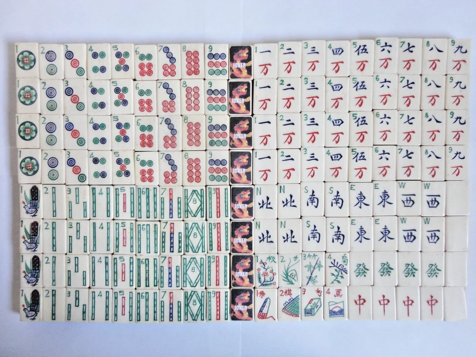 CHINESE CASE WITH FOLDING WOOD RACKS & AN OXEN BONE & BAMBOO MAH JONG SET  1920s - Image 2 of 4