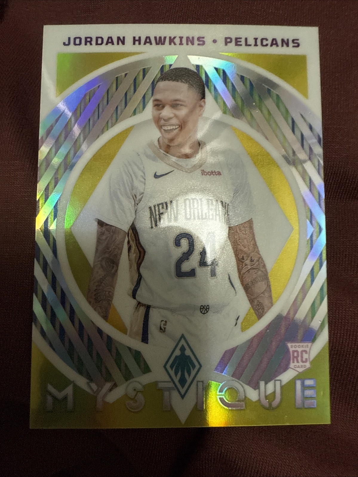 2023-24 Panini Phoenix - Mystique Jordan Hawkins #1 Yellow /35 (RC)