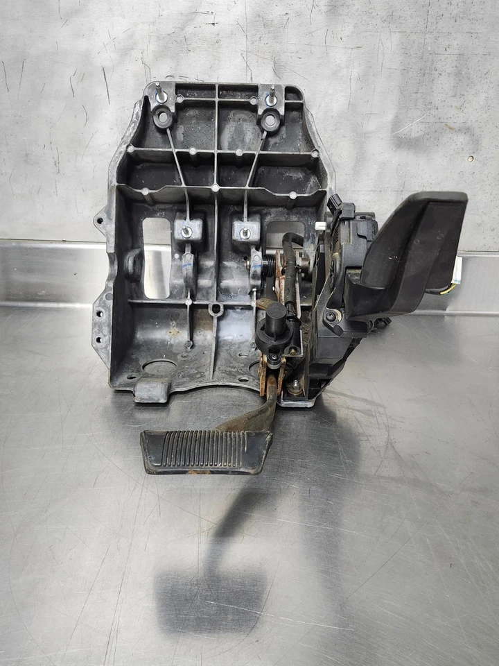 2009 Dodge Ram 1500 Adjustable Brake & Accelerator Pedal Assembly OEM 68048417AC - Image 1 of 4