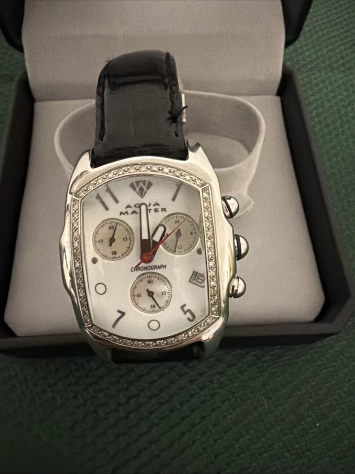 Женские часы-хронограф AQUA MASTER с бриллиантовой рамкой и датой и кожаным ремешком - Изображение 2 из 4