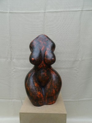 weiblicher Torso aus Keramik