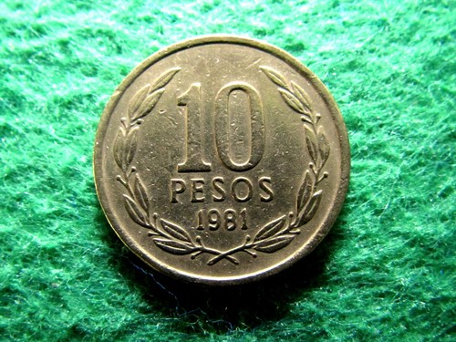 1981 Chile Commemorative 10 Pesos - High Grade - Picture 2 of 2
