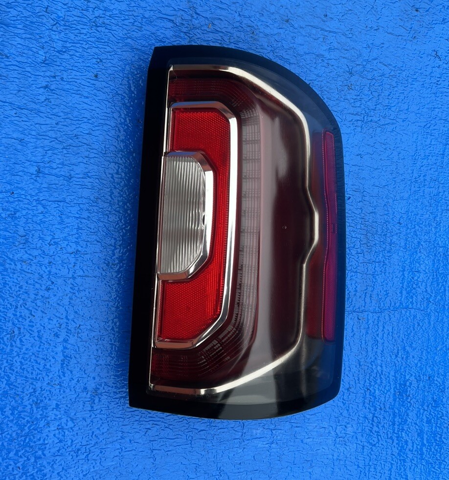 20162018 GMC Sierra Denali Tail Light LED RH Right Passenger 84365931