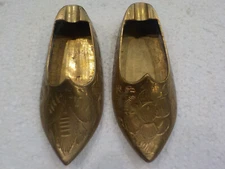 Set of 2 Vintage World Gift Etched Brass Shoes Ashtrays 3 1/2" Long