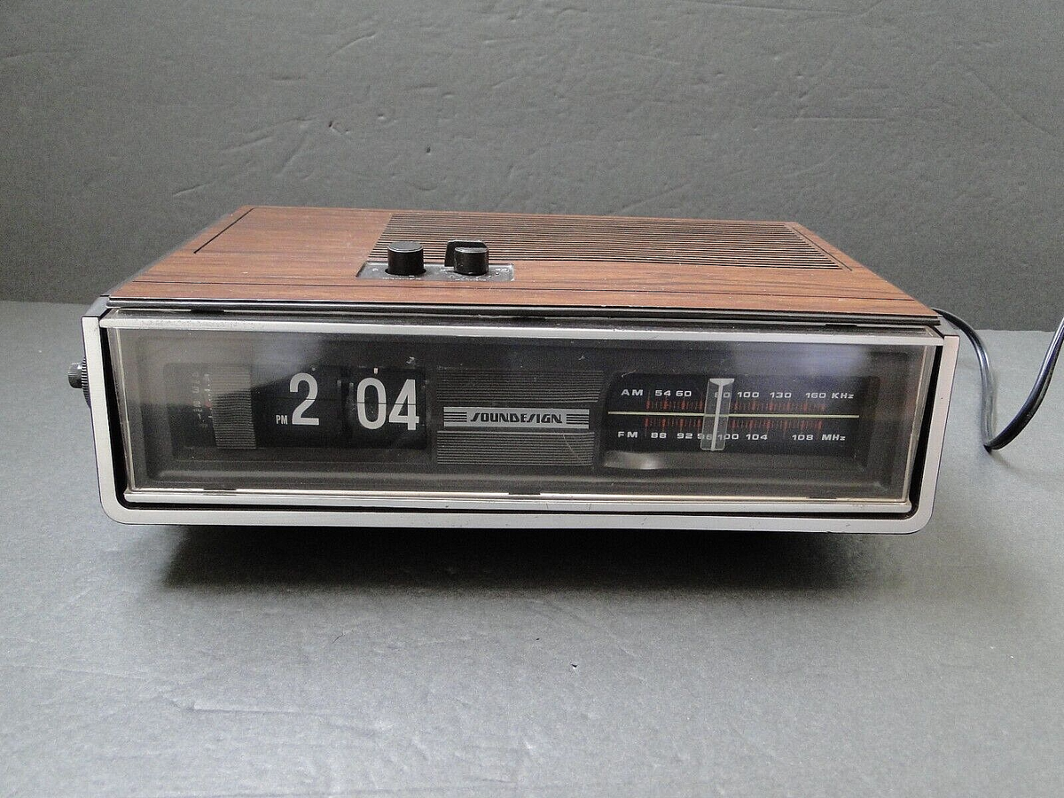 Vintage Soundesign Flip Radio Clock Model 3545-B (Please Read