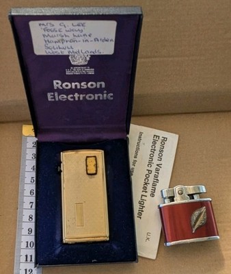 Menge 2 Vintage Ronson Elektronische Butan Taschenfeuerzeuge für Ersatzteile