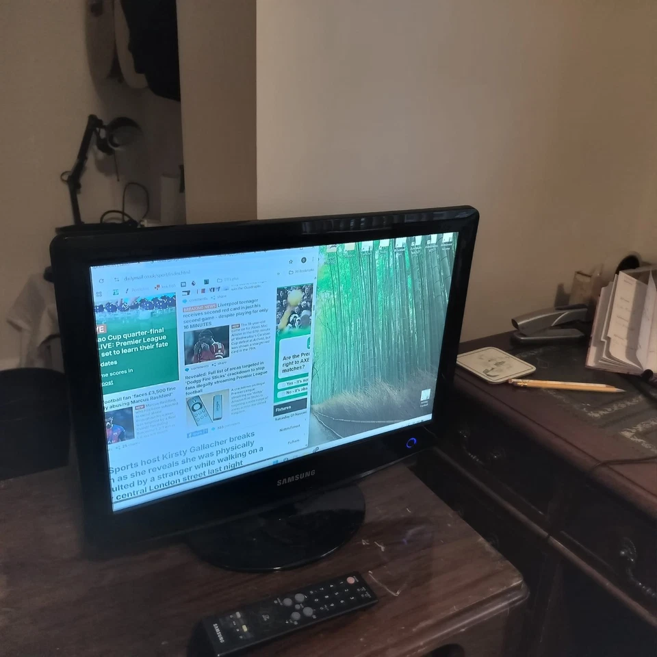 SAMSUNG LCD TV / Monitor SyncMaster 932MW 19" with Remote, - Image 4 of 4