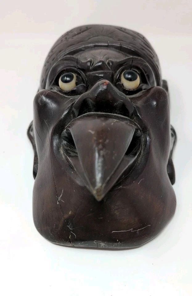 Máscara de pared, cara de karasu tengu, duende de montaña, madera marrón, ojos de cristal, Japón Foto 3 de 4