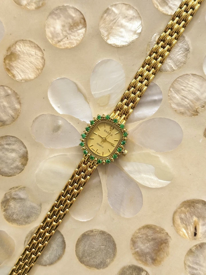 Reloj Chapado en Oro 18k con Bisel de Piedra Cristal Verde Brillante Estilo Vintage Foto 4 de 4