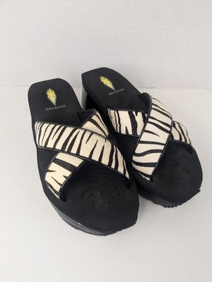Volatile Women s Size 8 Platform Flip Flops Zebra Tiger Print Black/Cream 