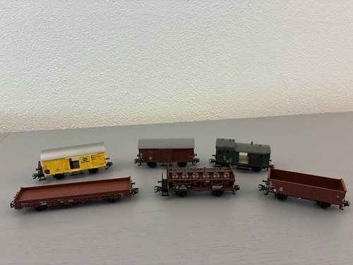6 vagones de mercancías: Märklin Bananenw 48759, olla de ácido w 48162, equipaje w 48172, 3x Trix | Condition: Gebraucht