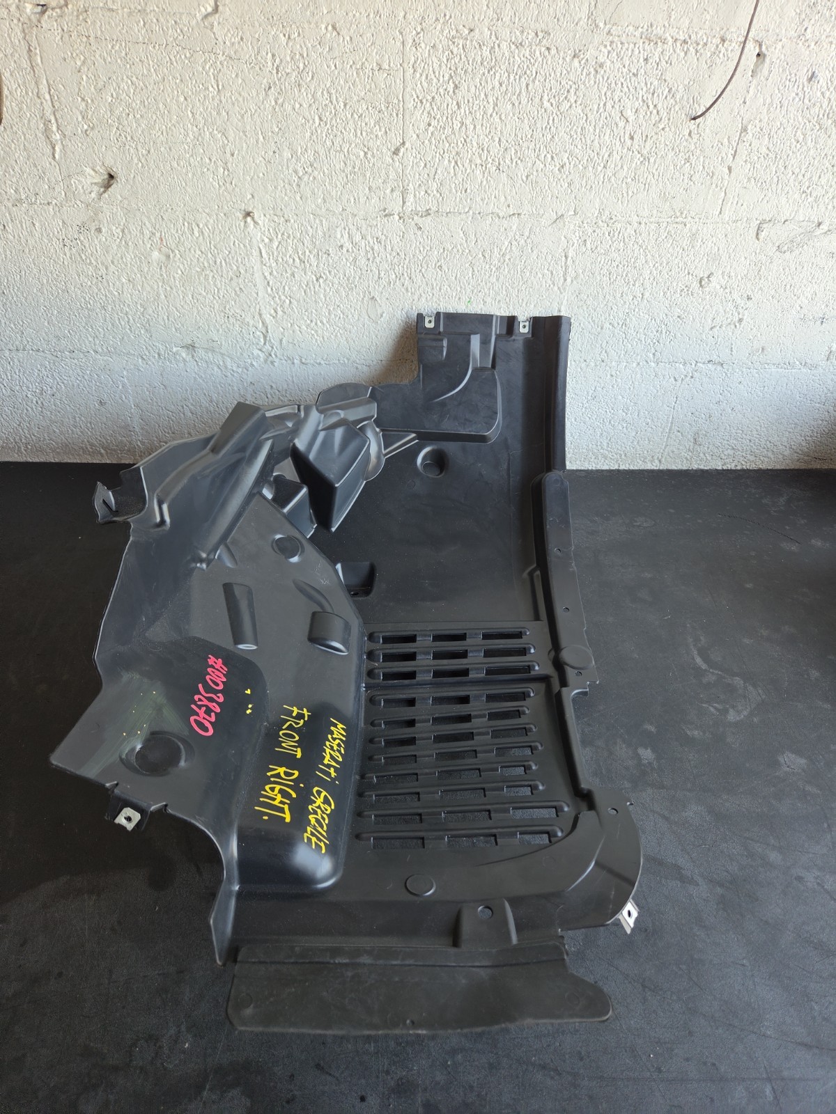  MASERATI GRECALE FRONT RIGHT Liner 70157088