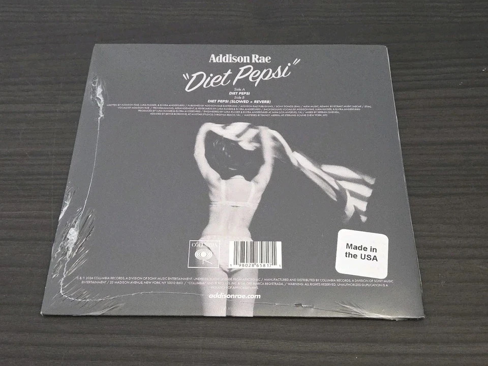 SIGNED - Addison Rae Diet Pepsi 7” Vinyl Red Limited Edition Autographed 🆕 ✅ - Image 3 of 3