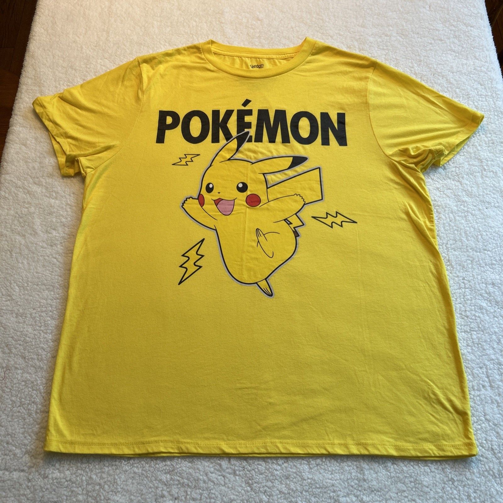 Pokemon Pikachu Men’s Yellow Short Sleeve Shirt Size L