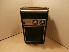 vintage  Soundesign Model radio 2223C tested am/fm portable