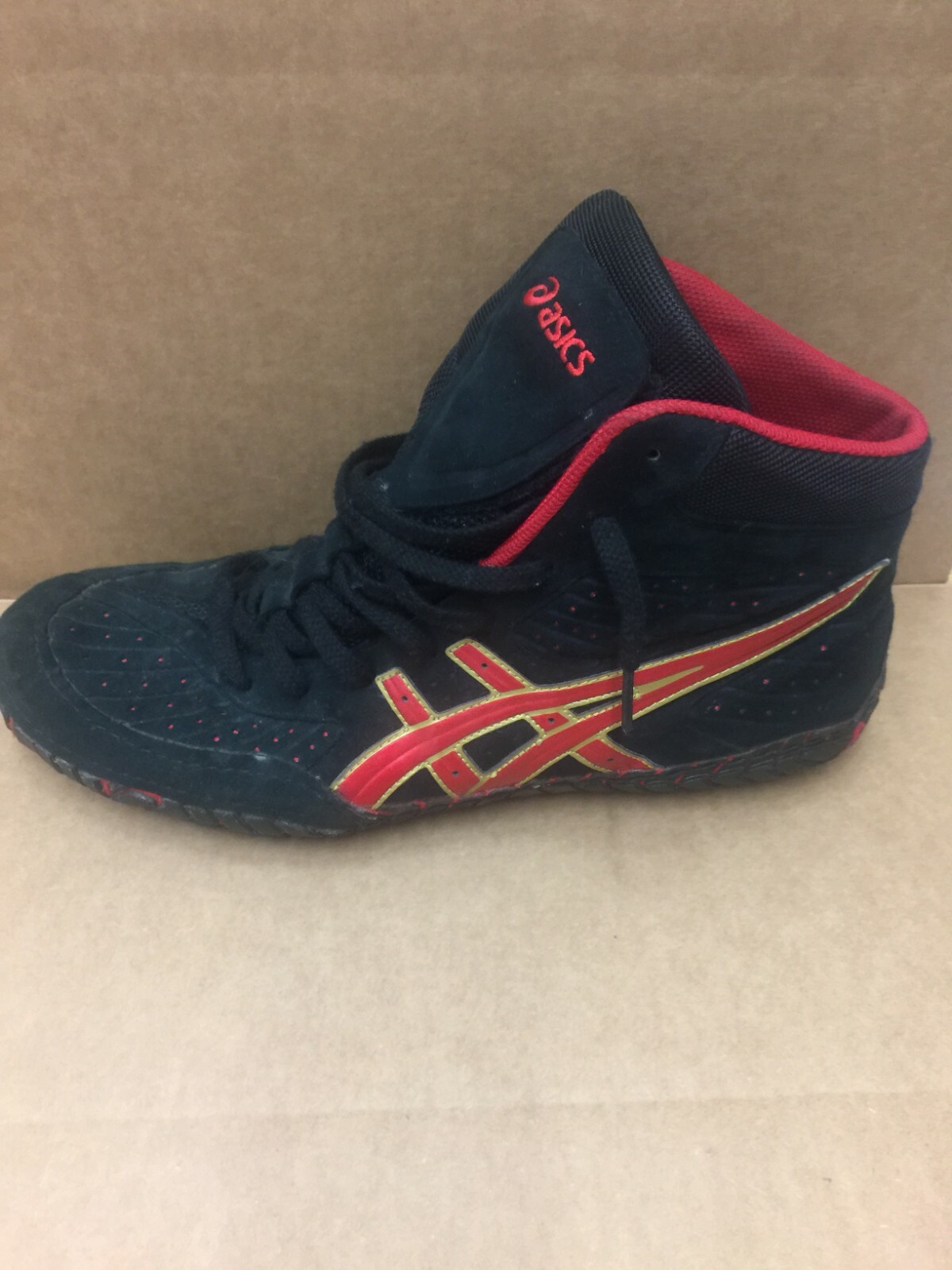 aggressor 1 wrestling shoes red and black