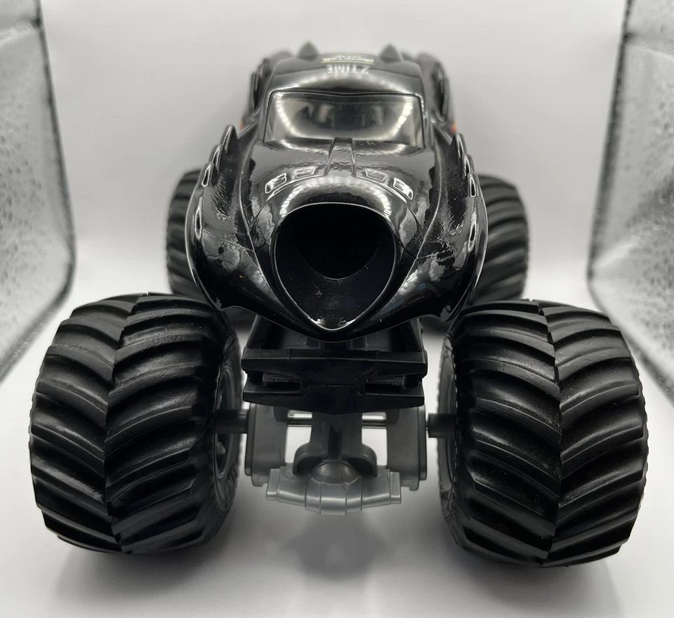 Hot Wheels Monster Jam BATMOBILE Batman Truck 2 Time Racing Champion 1:24 RaRE Foto 2 de 3