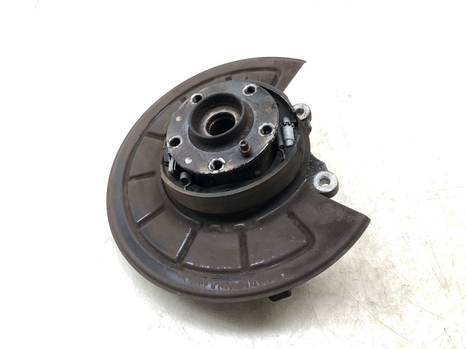 2014-2020 MASERATI QUATTROPORTE RIGHT PASSENGER REAR SPINDLE KNUCKLE W/ HUB OEM.