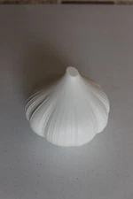 Hutzler Garlic Saver Keeper Storage Container - Keeps Fresh Longer New