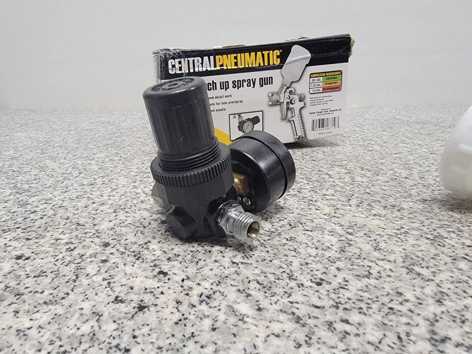 Pistola pulverizadora de retoque neumática central ~ HVLP 1/4"-18nps LNLET 45 psi #46719 Foto 3 de 4