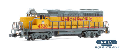 BACHMANN 'N' SPUR 51-0640-01 UNION PACIFIC YELLOW GE U36B #4528 DIESELLOK | Condition: Used