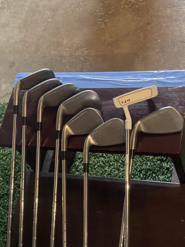 Tour Edge Hot Launch 3 Hierros 6-SW Diestro Acero Rígido + Tour Edge putter Foto 2 de 4