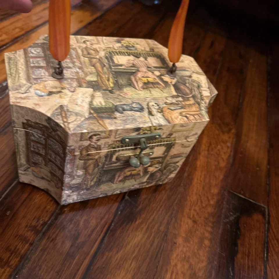 Cartera Decoupage Vintage Anton Pieck Victoriano Dometic Escena Ciudad Mango Lucite Foto 3 de 4