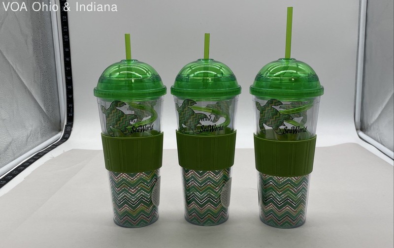 SeaWorld Sea Turtle Chevron Plastic Tumbler Cups with Spiral Straws 3pc Set