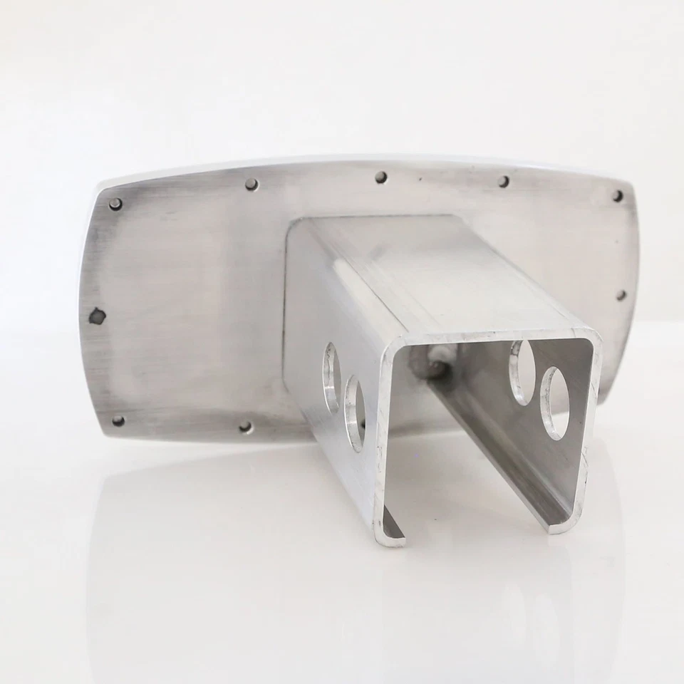 Cubierta de enganche de remolque con logotipo de Ford Billet (azul sobre cromo) Foto 3 de 4