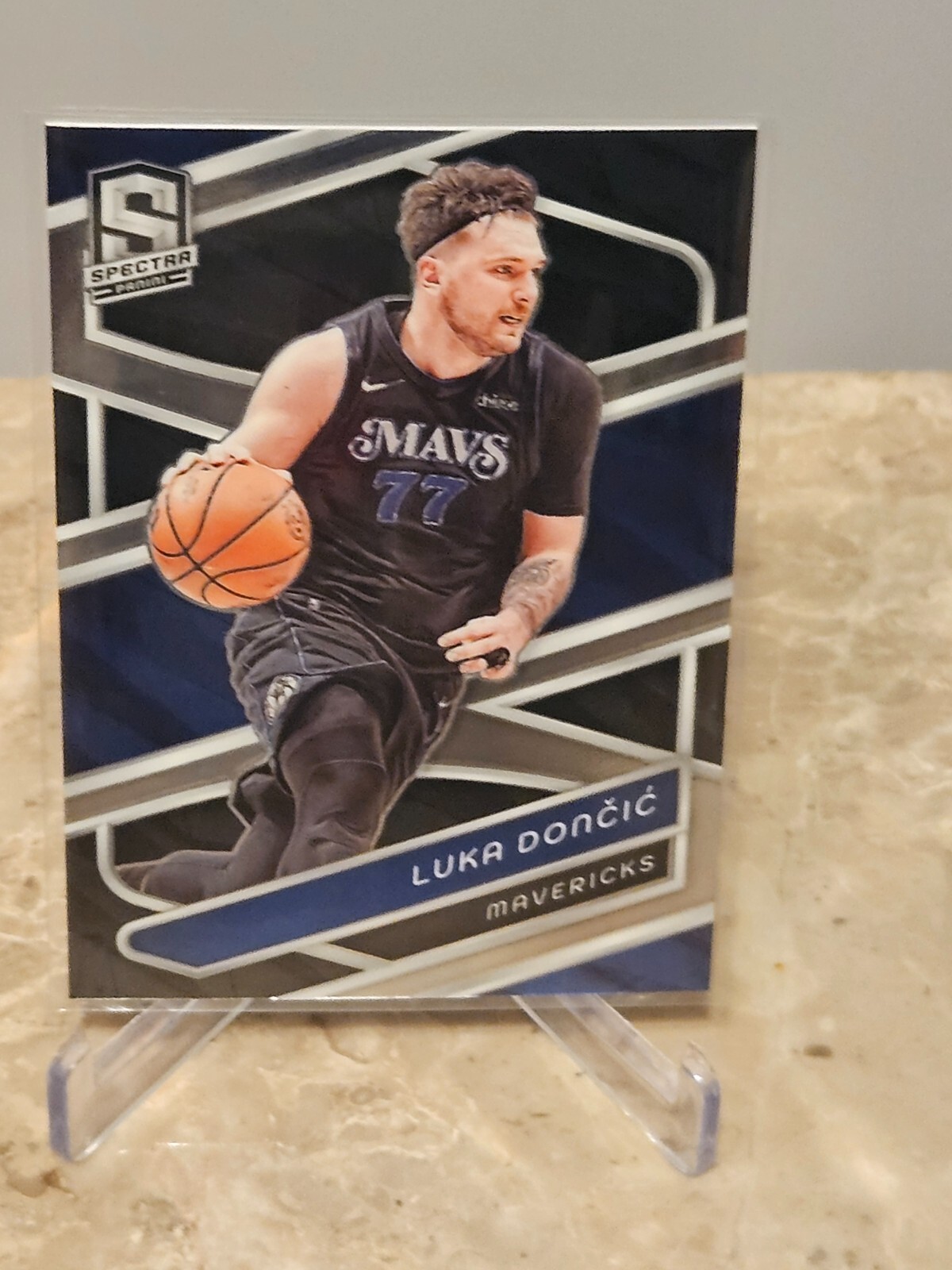 2023-24 Panini Spectra #23 Luka Doncic